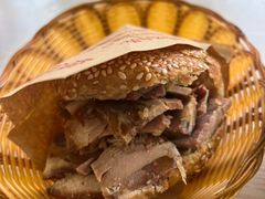 -洪峰浩老北京烧饼夹肉(角门路店)