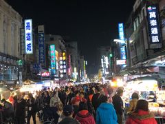 -六合夜市