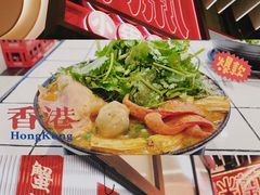 招牌炸酱酸辣米线-肥汁米蘭香港米线(长宁来福士店)