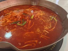 -毛辣果·贵州红酸汤牛肉火锅(西单店)