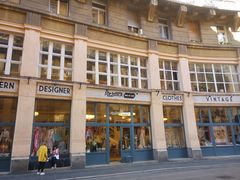 -Retrock Designer Vintage Store