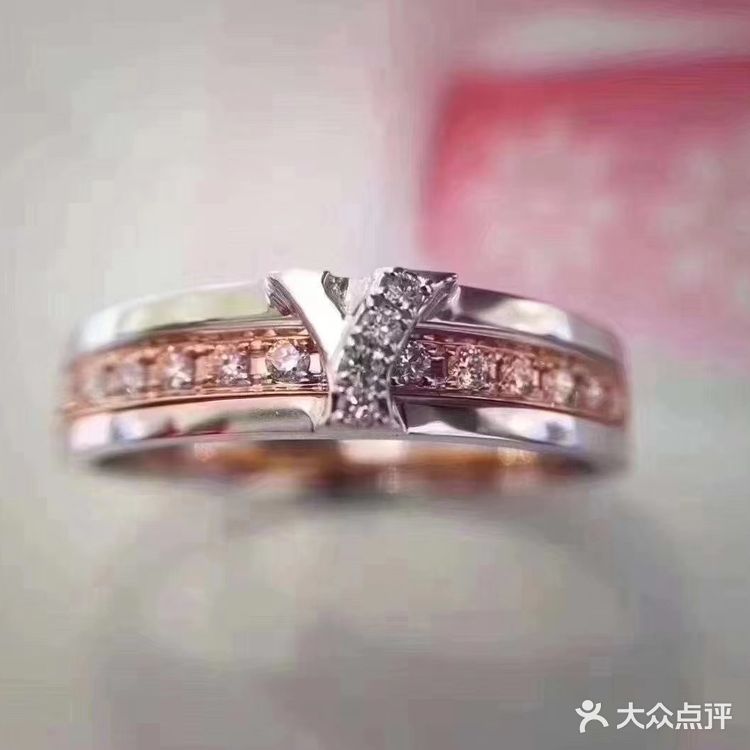我愿意. 喜欢这款的原因大概是因为特别吧