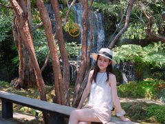-Chom Cafe and Restaurant