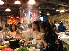 浓厚原只鸡煲花胶汤-鲜入围煮花胶鸡海鲜火锅