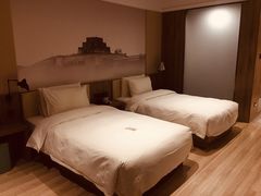 -榆林榆阳西路火车站亚朵酒店