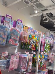 -嗨本可潮玩仓(大兴大悦春风里店)