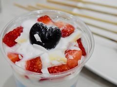 藻蓝蛋白草莓椰子车厘子冷萃酸奶-Blueglass酸奶(华贸购物中心店)