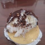 很像鲜奶麻薯 吃了俩略有些腻榴莲爆浆雪媚娘 一般般
