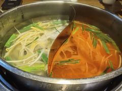 酸汤鸳鸯锅底-阿婉贵州苗家酸汤鱼(梅林店)