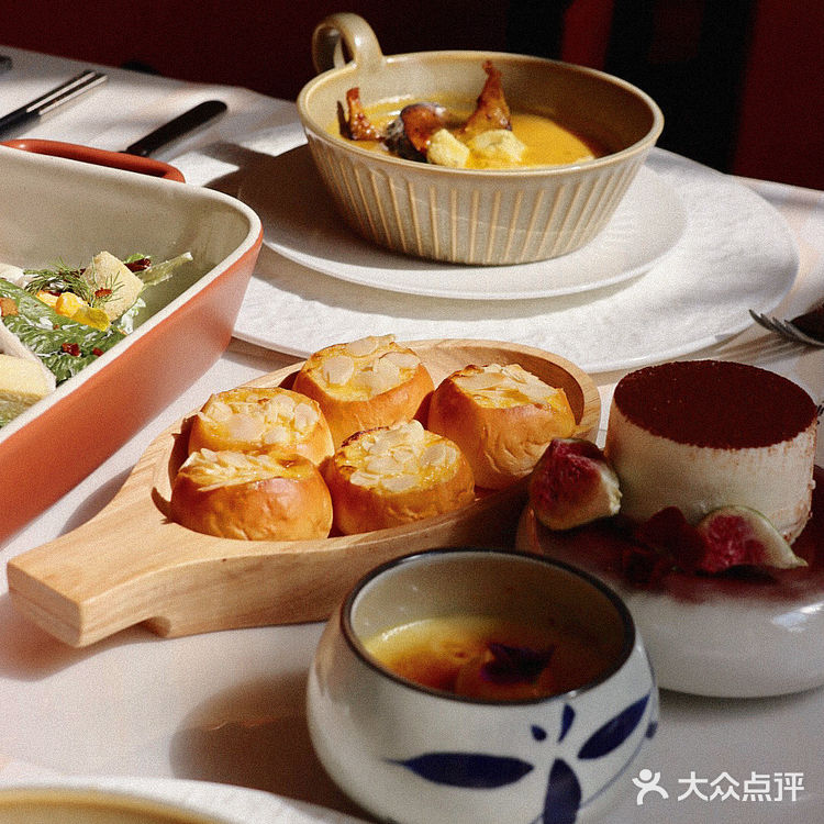 海口西餐🍴特别喜欢坐在阳光洒下的希腊风窗边吃饭