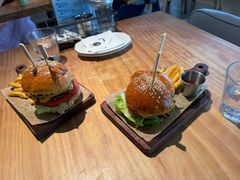 -三勾JJJ Burger&Coffee(梅溪湖店)
