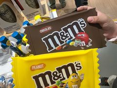 -m豆巧克力世界(上海世茂广场店)