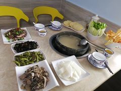 -墨脱石锅椰子鸡•香草鸭•东山羊(大东海店)