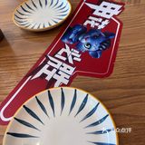 等不多久就上菜了，披萨选了手拍的