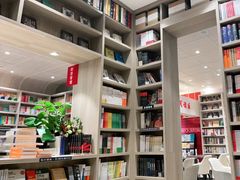 -钟书阁(群光广场店)