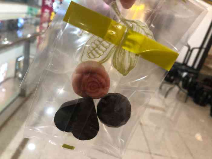 图唯塔纯可可-"去万达剃头,出来,看见这家巧克力店,快到.
