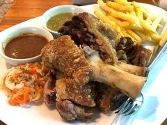 德国烤猪蹄-Chom Cafe and Restaurant