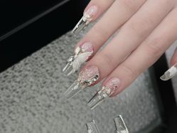 -安吉拉·纤纤玉指美甲美睫创意中心