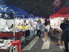 -吴山路夜市
