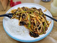 鱼香肉丝盖饭-清真·尖子尖牛肉面(王府井店)