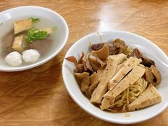 -松树干拌面店