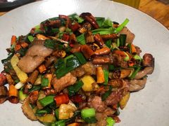 宣威小炒肉-老滇山寨•云南特色菜•地方菜•民族风情歌舞表演(金碧店)