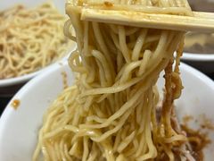 -松树干拌面店