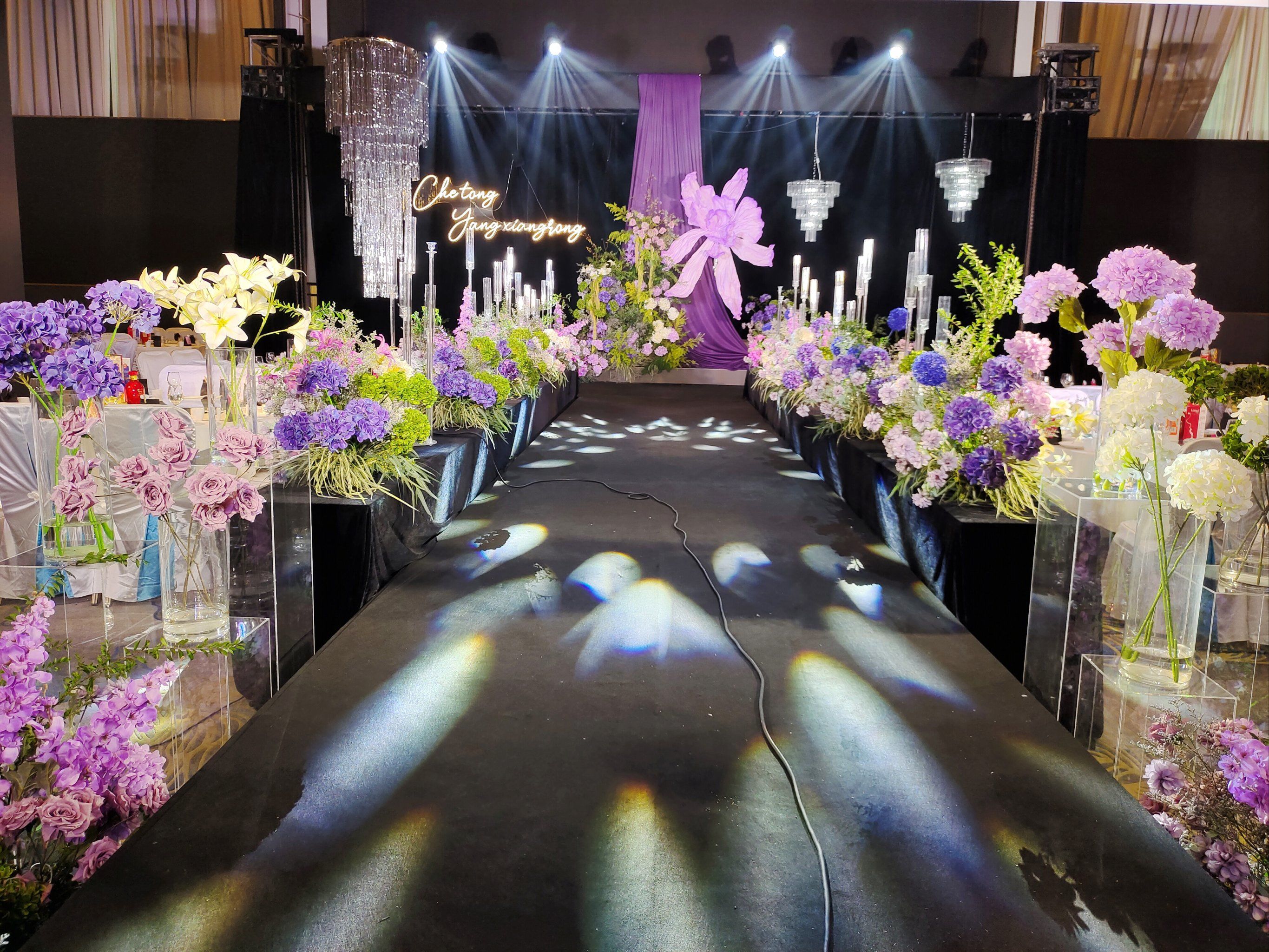 梦幻紫色婚礼布置