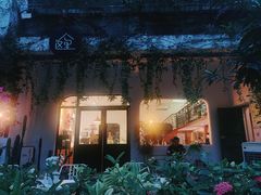 -彳亍咖啡·这里(水湾路店)