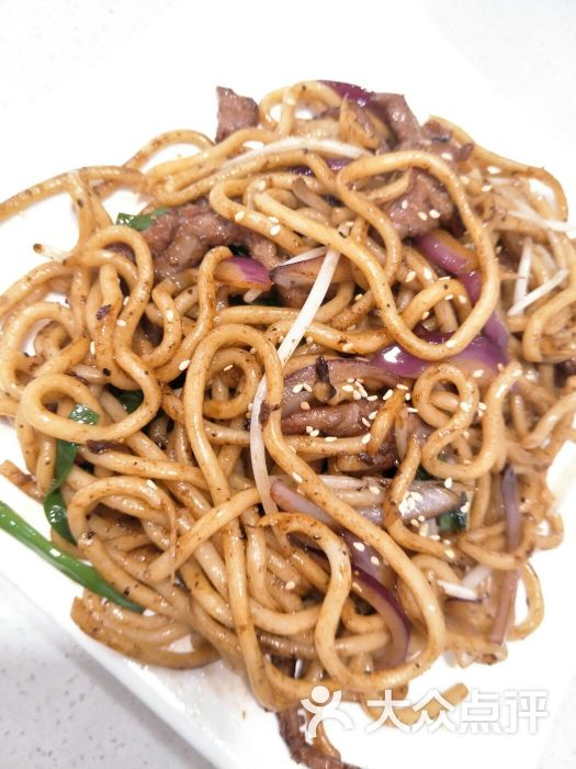 黑椒牛柳炒乌冬面