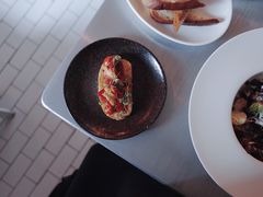 海胆面包配辣椒黄油-Ocean's Table 欧舍