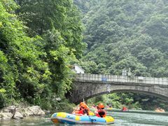-安吉龙王山峡谷漂流