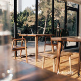 庭院内| 覆乘冬日夕曛之光