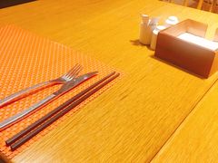 餐具摆设-南昌绿地华邑酒店·鲜艳全日餐厅