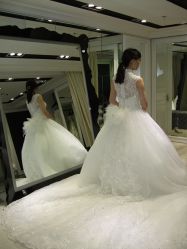 试衣秀-韩国天使嫁衣婚纱礼服馆(上海旗舰店)