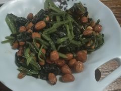 果仁菠菜-后院犇牛主题餐厅(云岗店)