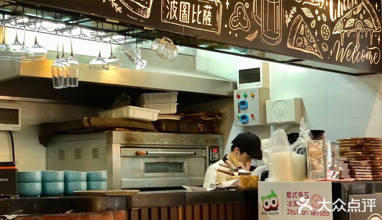 终于让恰到hin正宗的意大利披萨🍕啦！歪果仁老板很帅~[色]