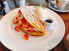 草莓松饼-ROAST coffee & eatery