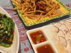 -肥肥虾庄·金牌油焖大虾(杨园滨江时代walk店)