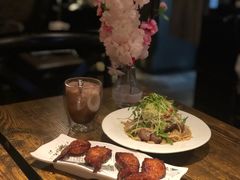 -layback cafe & bar