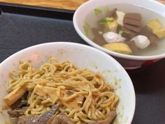 -松树干拌面店