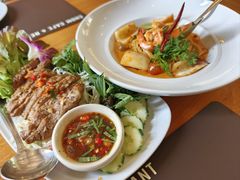 -Chom Cafe and Restaurant