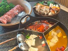 -三出山火锅(南京万象天地店)
