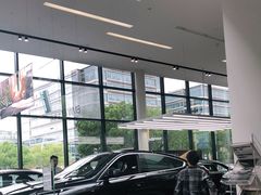 -上海宝信宝马4S店