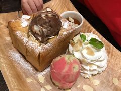 -莓园冰淇淋店