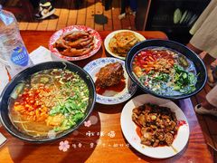 -爆炸头阿姨小四川正宗川味小吃(无任何分店)