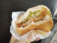 小炒肉麦辣鸡腿汉堡-麦当劳(花桥得来速店)