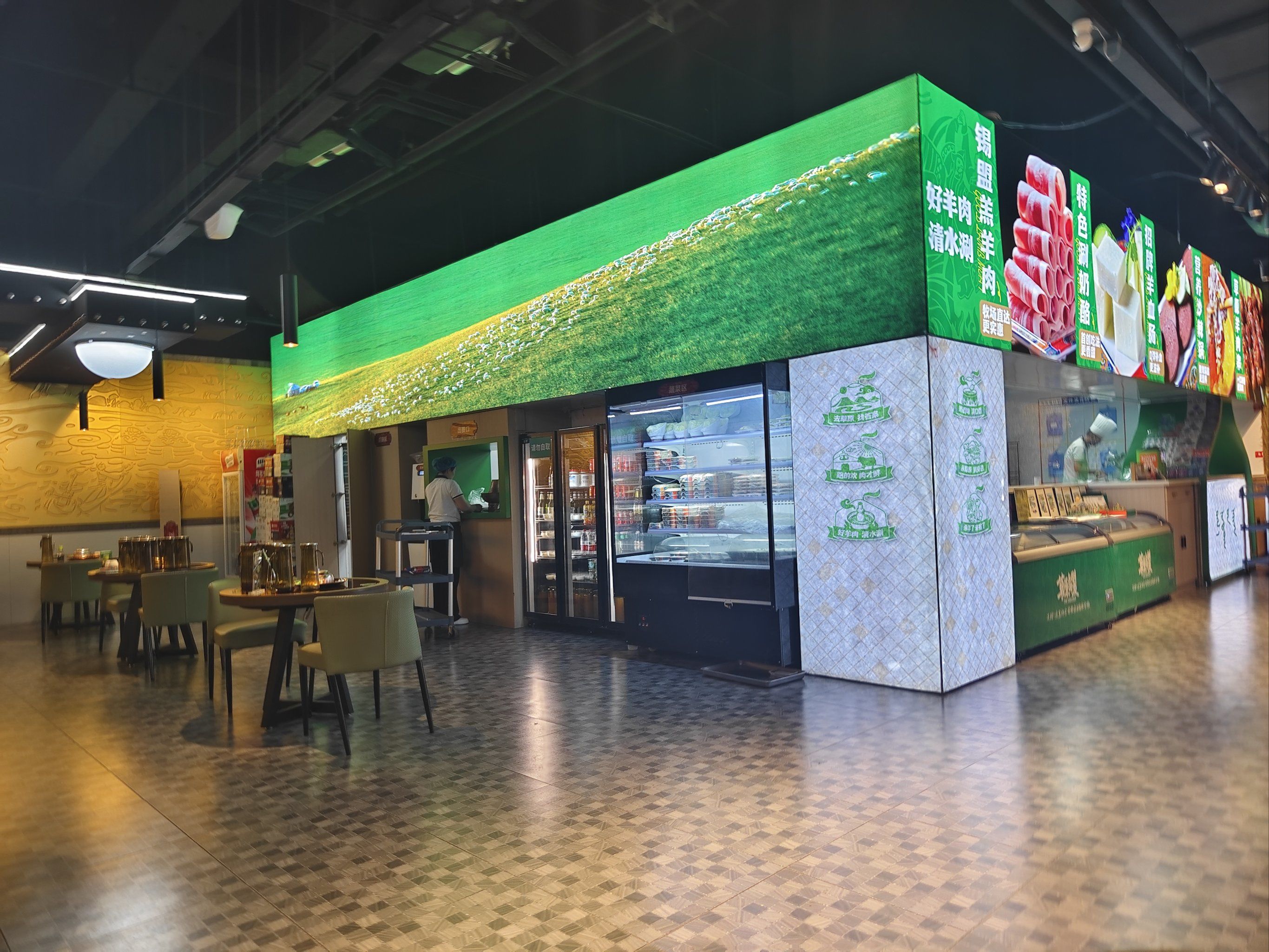 每次都来~特别正宗的羊肉,而且环境一级棒!推荐推荐!