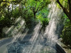 -腾冲洞山温泉村