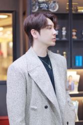 -一家只做男发烫染的店